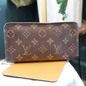 Louis Vuitton Zippy